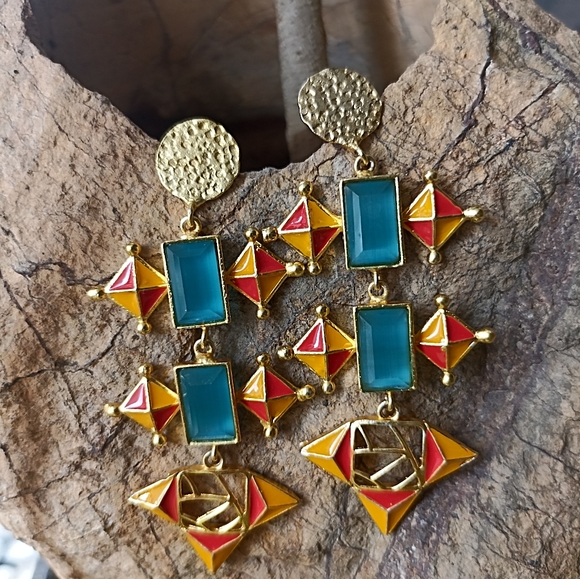 Handmade gold platted stone studded drop earrings - Picture 11 of 12